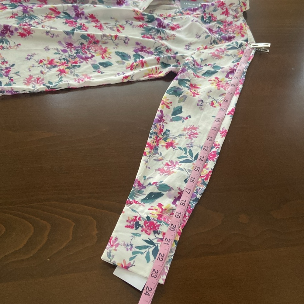 Lovely Floral Women's Top by Lemon Tart, size XS. NWT - Picture 7 of 10